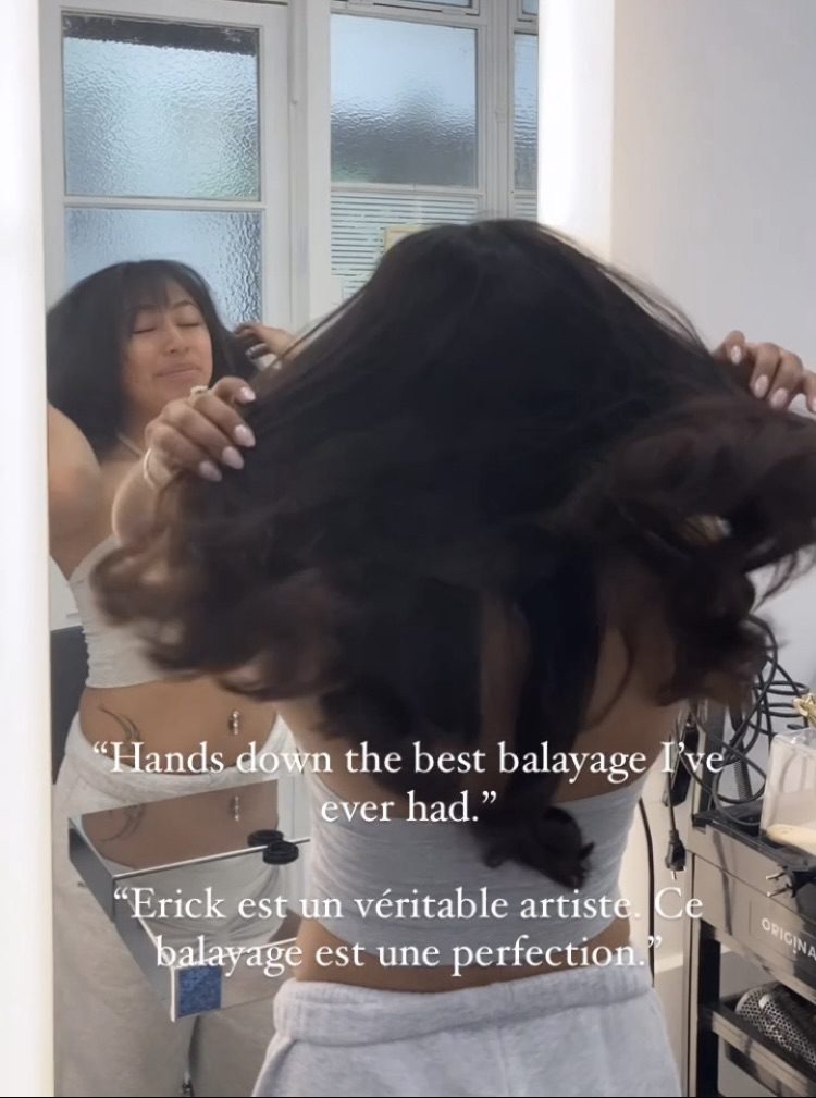 Erick Ayache au travail sur un balayage, Backstage Paris